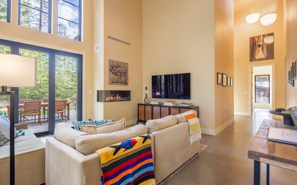 Photo of Livingroom in Roslyn