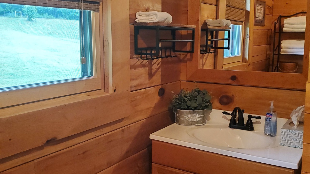 Photo of Bathroom in Glace