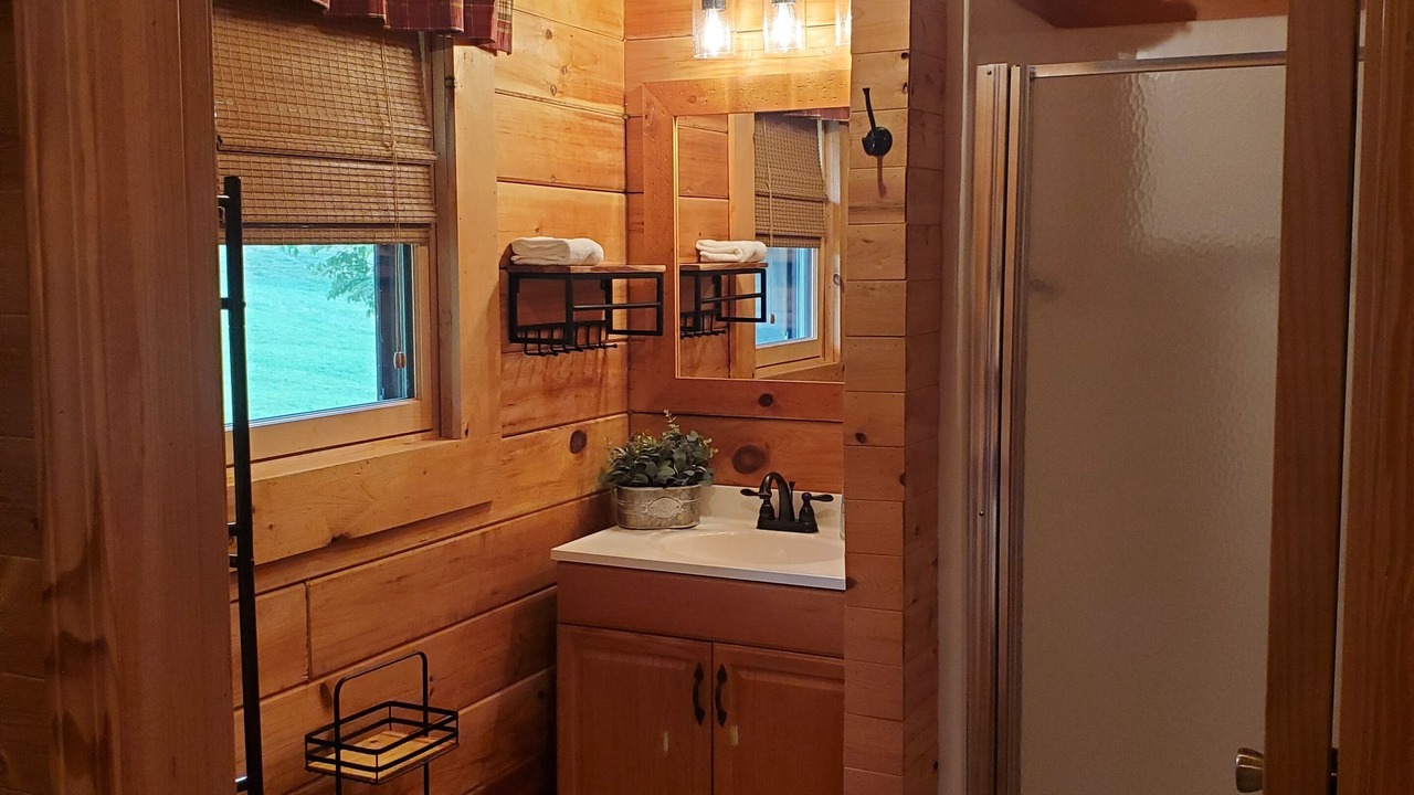 Photo of Bathroom in Glace