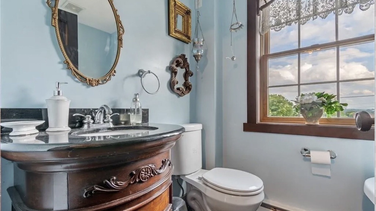 Photo of Bathroom in Winesburg