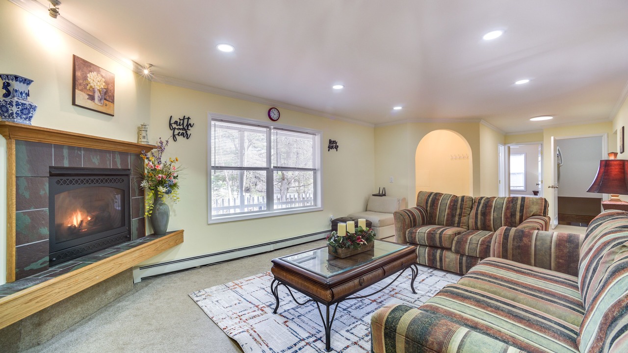 Photo of Livingroom in Lake Luzerne-Hadley