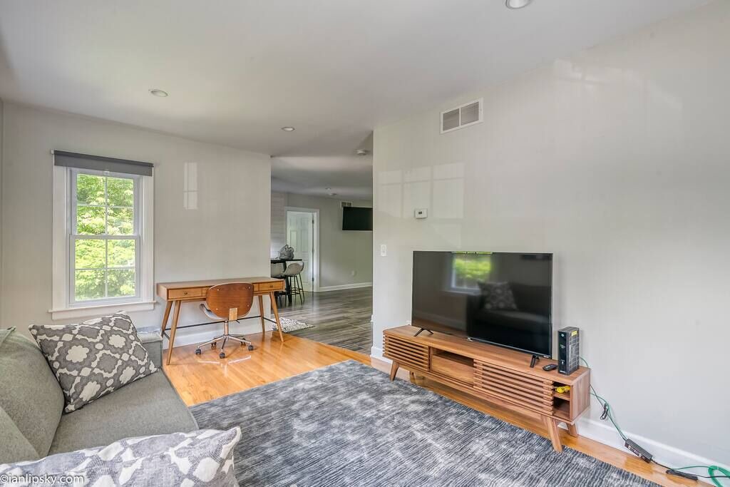 Photo of Livingroom in Lower Burns Park