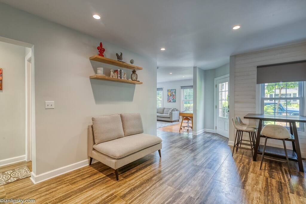 Photo of Livingroom in Lower Burns Park