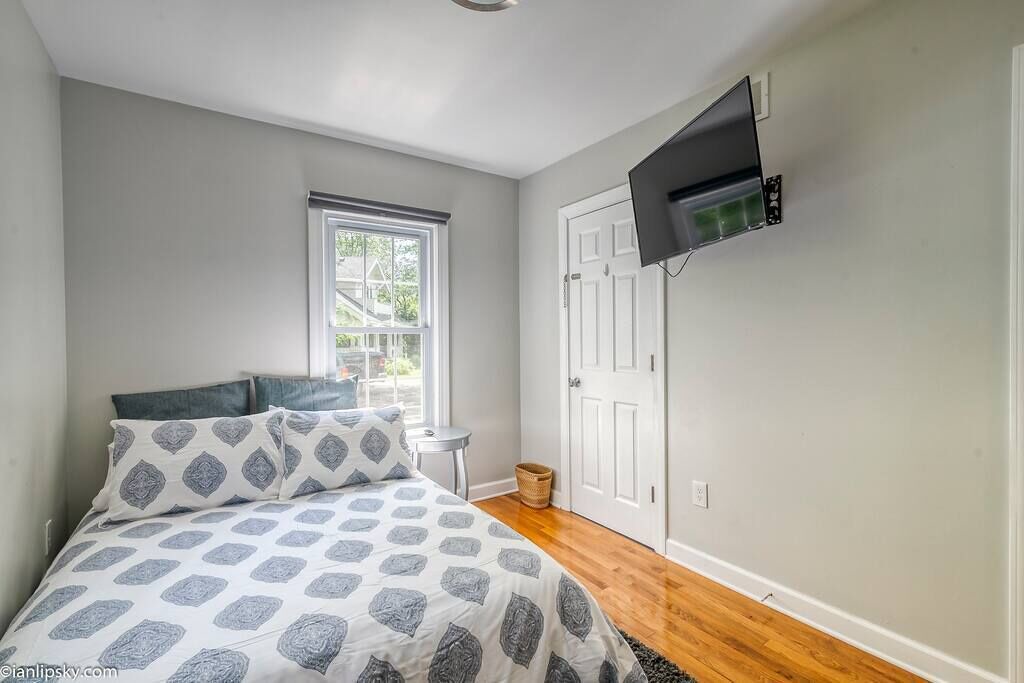 Photo of Bedroom in Lower Burns Park