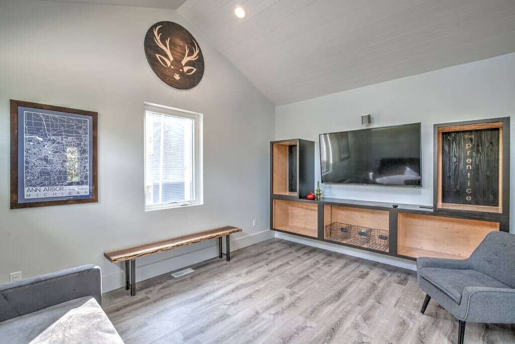 Photo of Livingroom in Burns Park