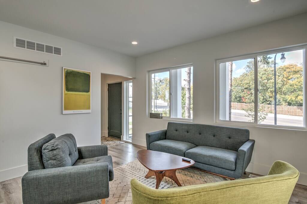 Photo of Livingroom in Burns Park