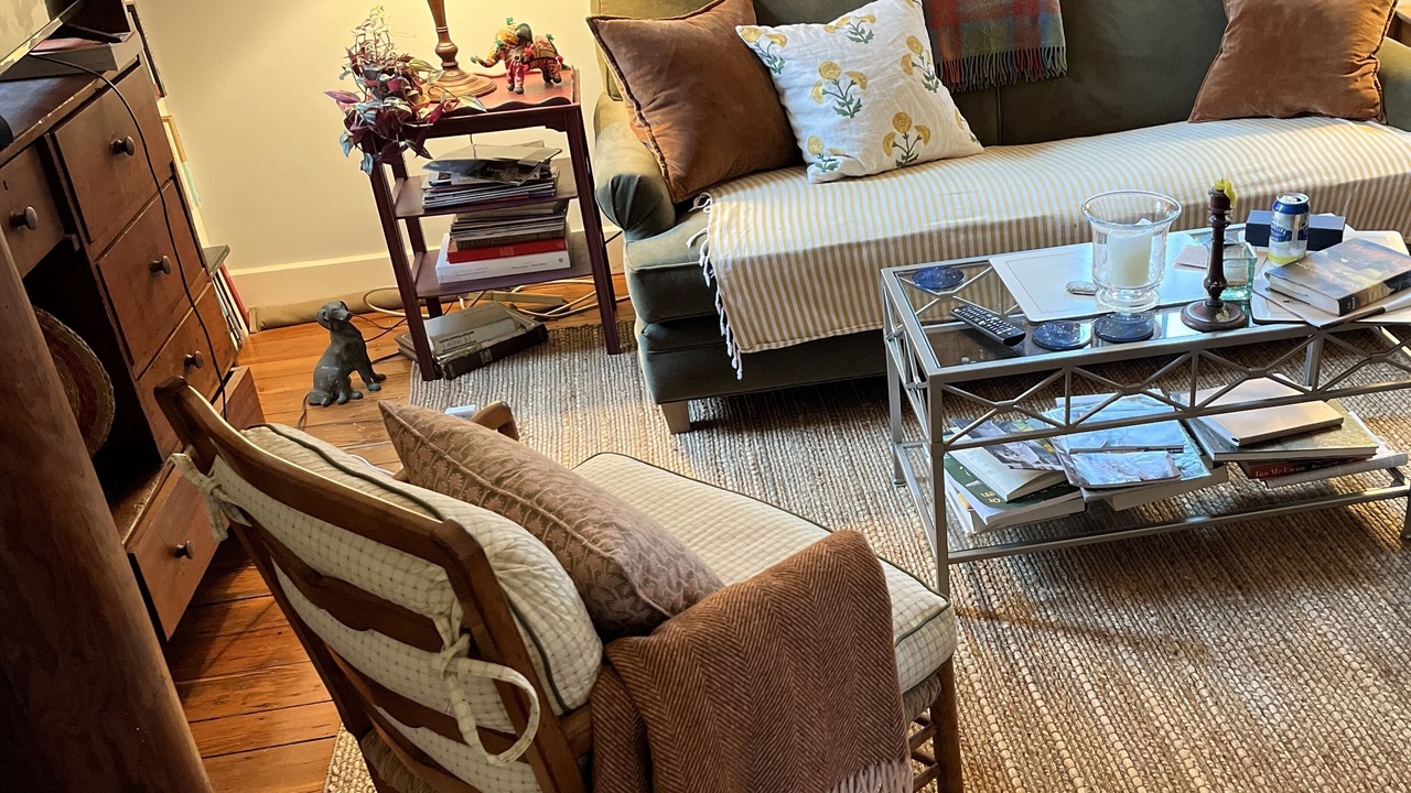Photo of Livingroom in College Hill