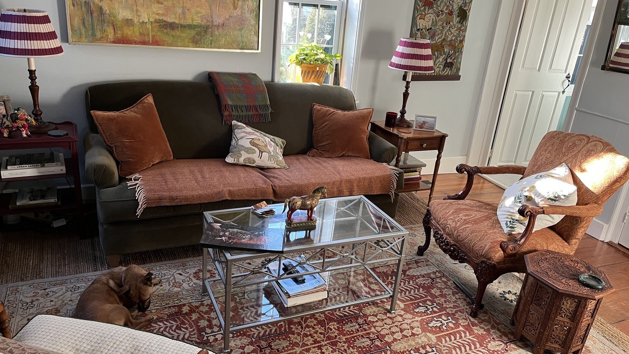 Photo of Livingroom in College Hill
