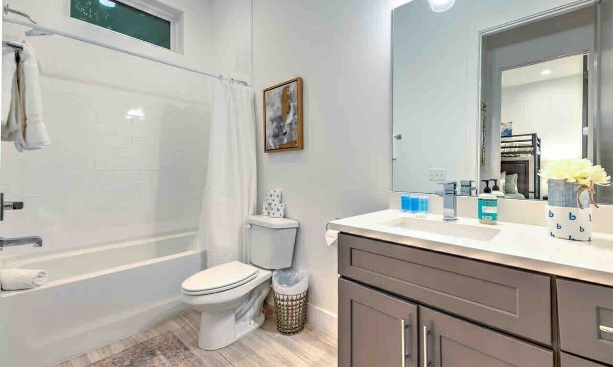 Photo of Bathroom in Eighth Avenue