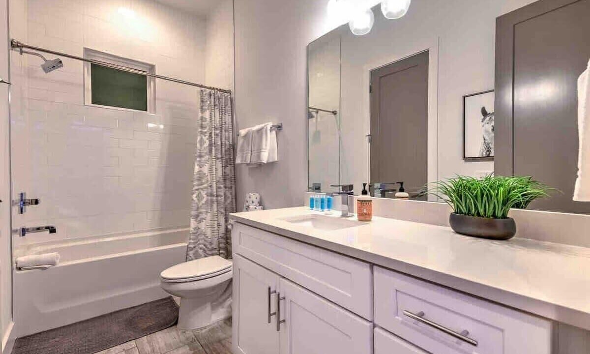 Photo of Bathroom in Eighth Avenue