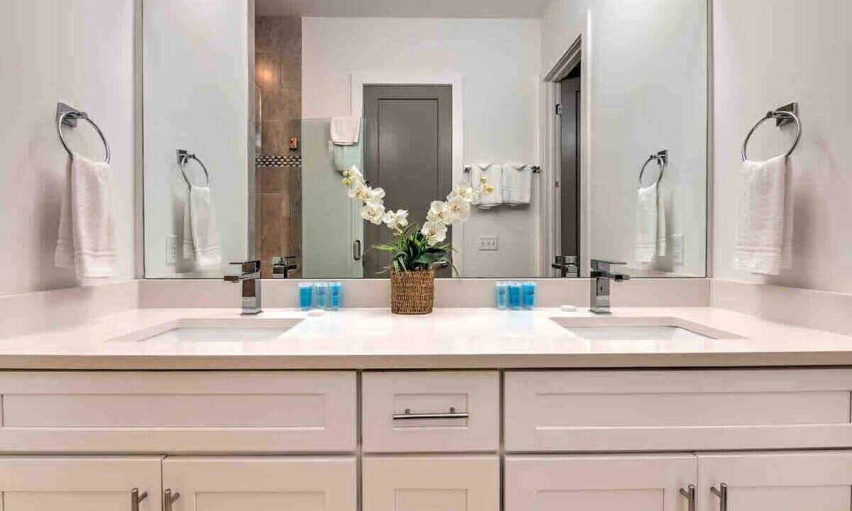 Photo of Bathroom in Eighth Avenue
