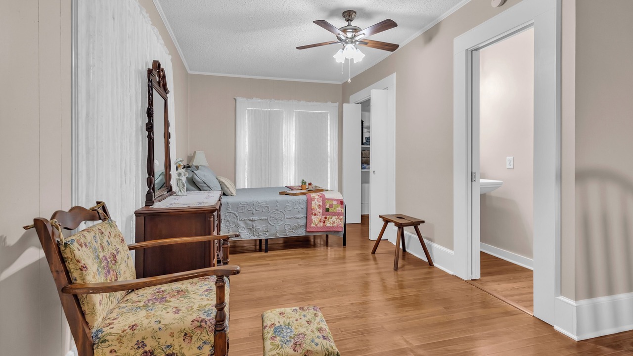 Photo of Bedroom in Mineola