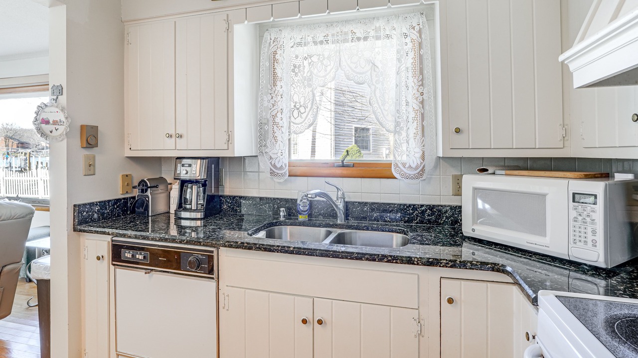 Photo of Kitchen in Paw Paw Lake