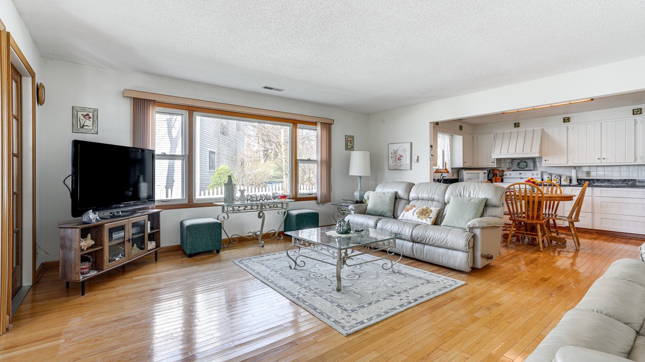 Photo of Livingroom in Paw Paw Lake