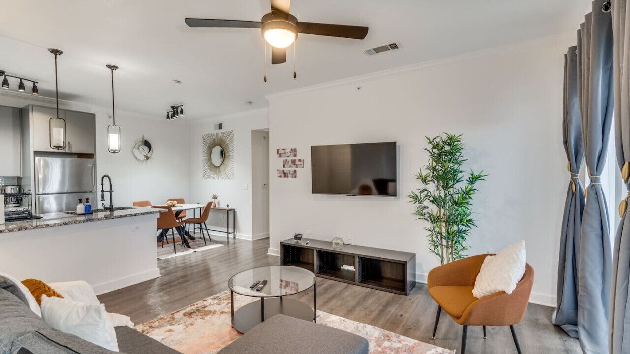 Photo of Livingroom in McNeil