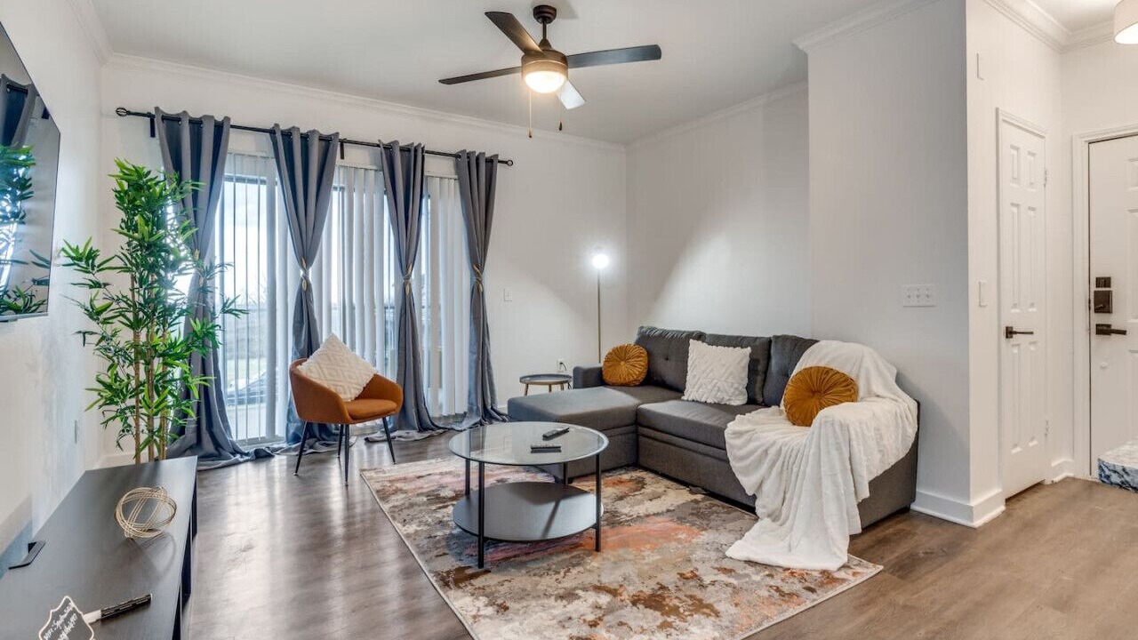 Photo of Livingroom in McNeil