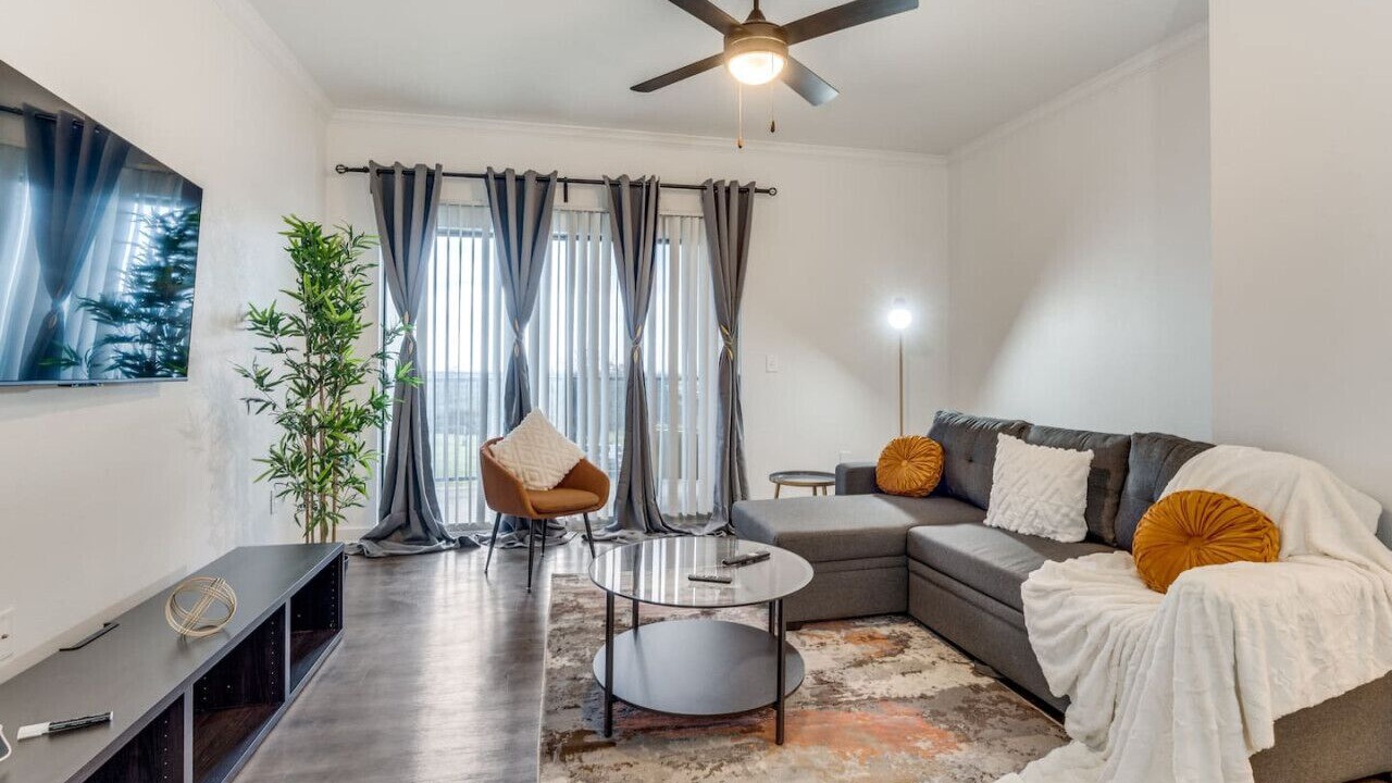 Photo of Livingroom in McNeil