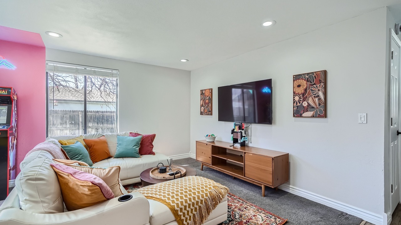 Photo of Livingroom in West Central Westminster