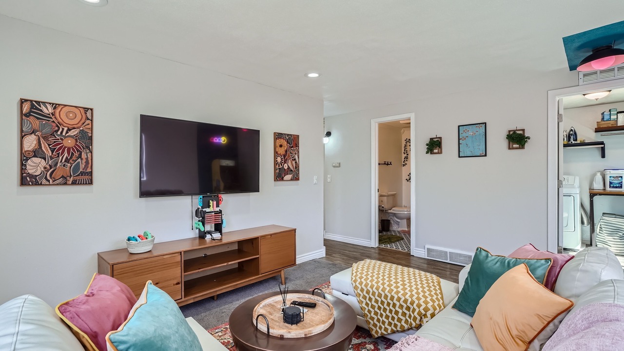 Photo of Livingroom in West Central Westminster