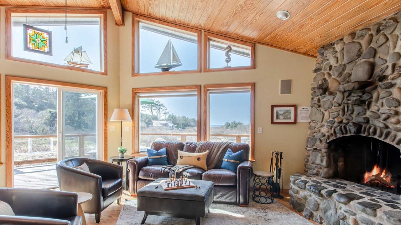 Photo of Livingroom in Neahkahnie Beach