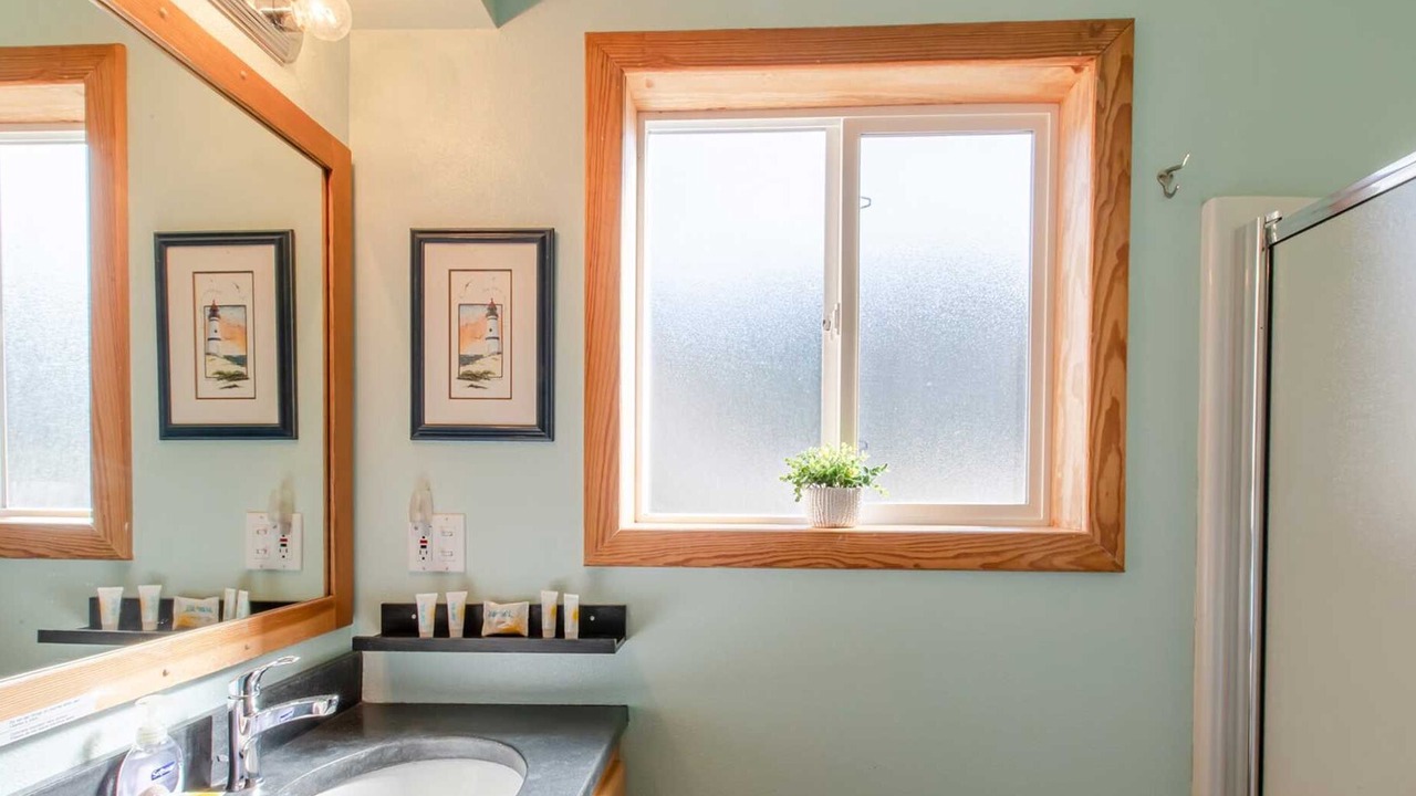 Photo of Bathroom in Neahkahnie Beach