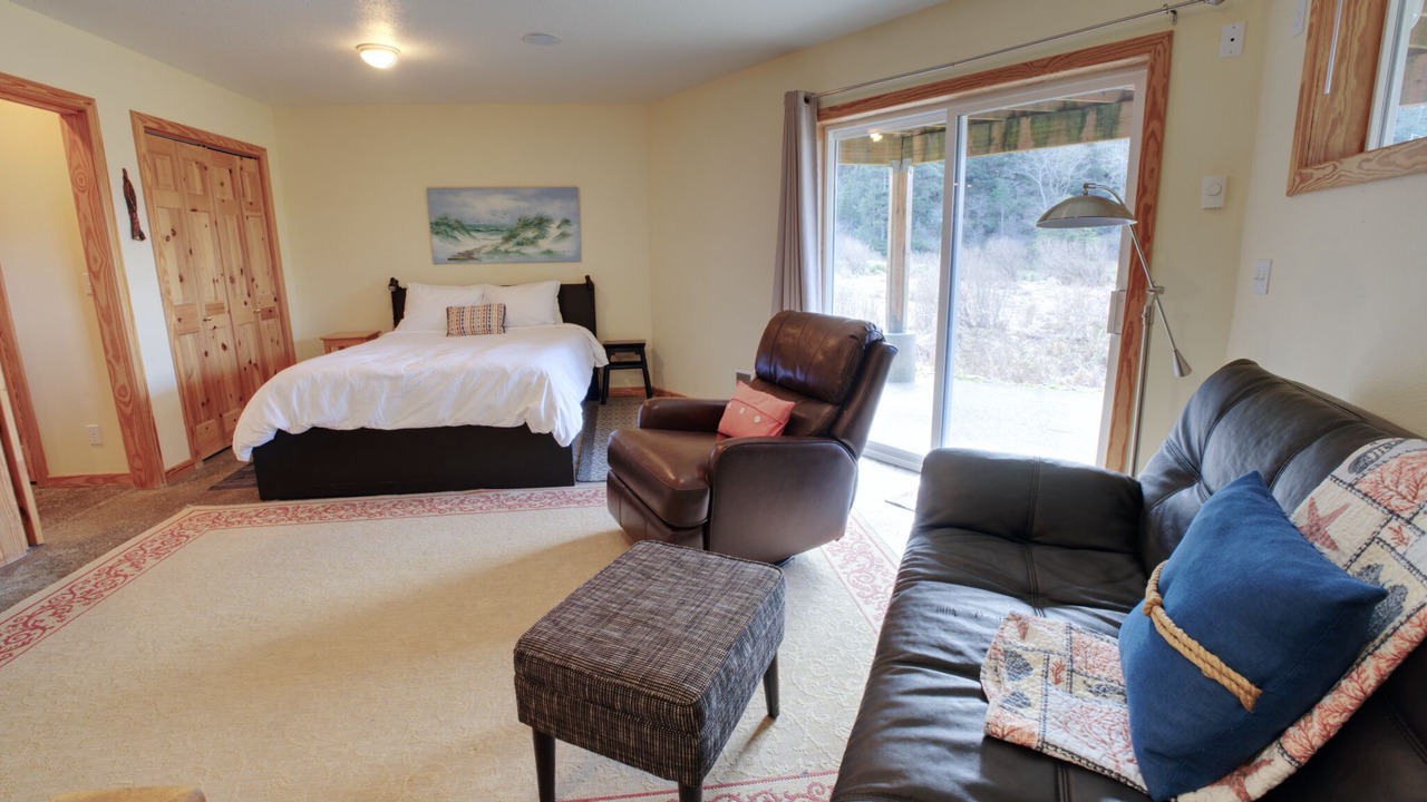 Photo of Bedroom in Neahkahnie Beach