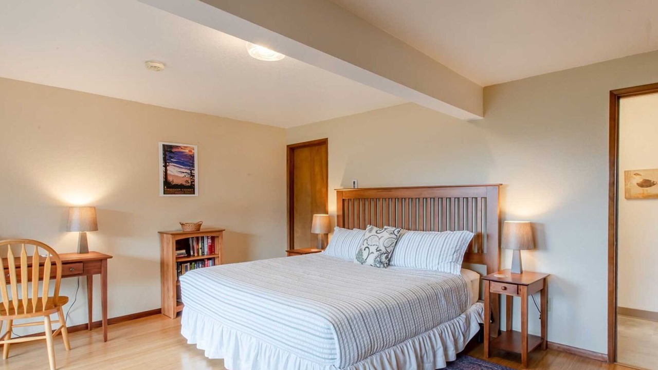 Photo of Bedroom in Neahkahnie Beach