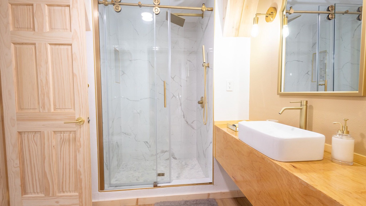 Photo of Bathroom in Cosby
