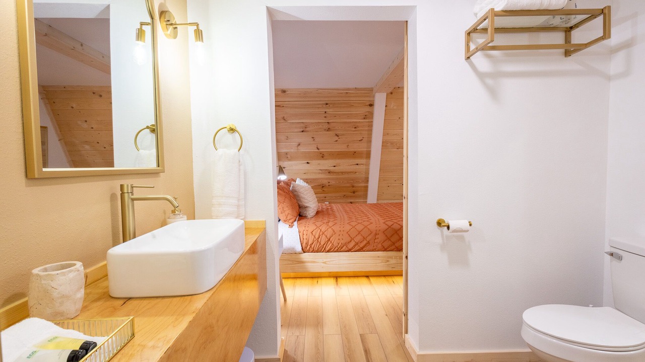 Photo of Bathroom in Cosby