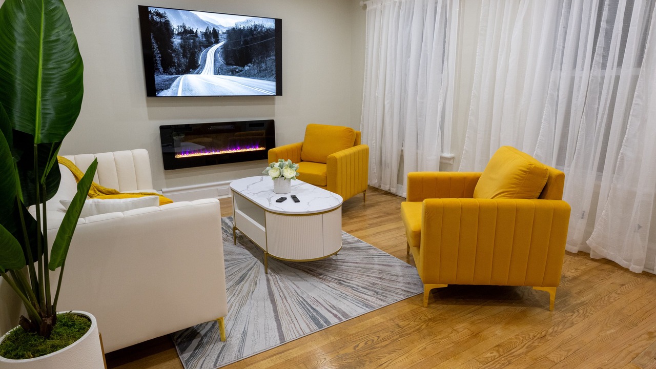 Photo of Livingroom in Utica