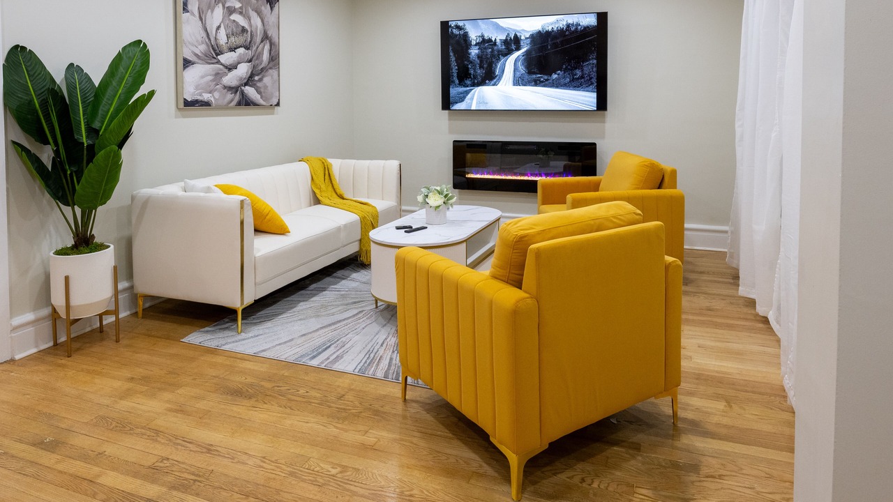 Photo of Livingroom in Utica