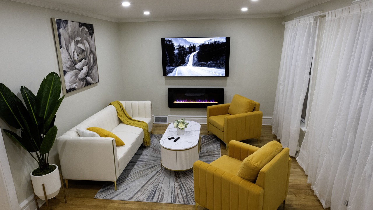 Photo of Livingroom in Utica