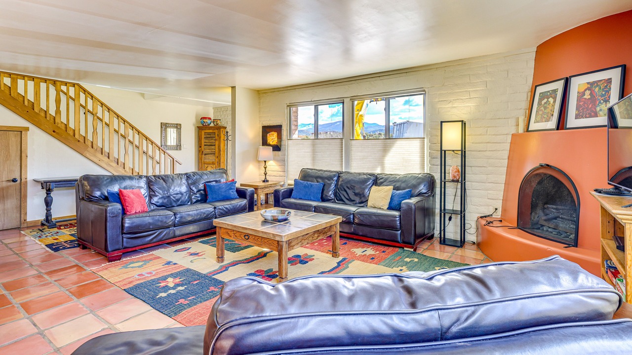 Photo of Livingroom in Northeast Santa Fe