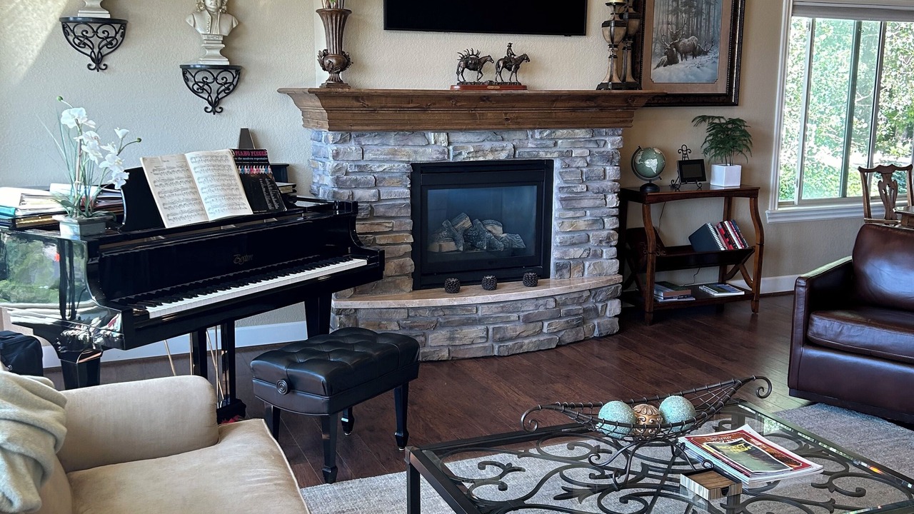 Photo of Livingroom in Cottonwood Heights