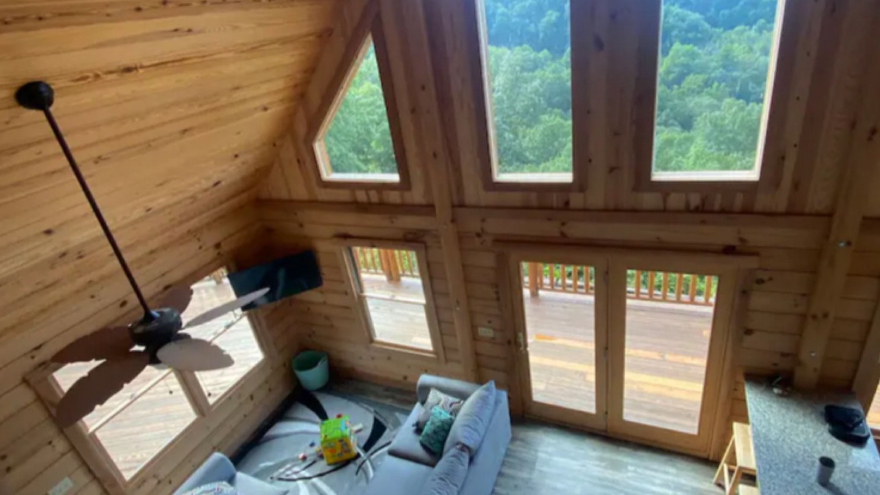 Photo of Livingroom in Byrdstown