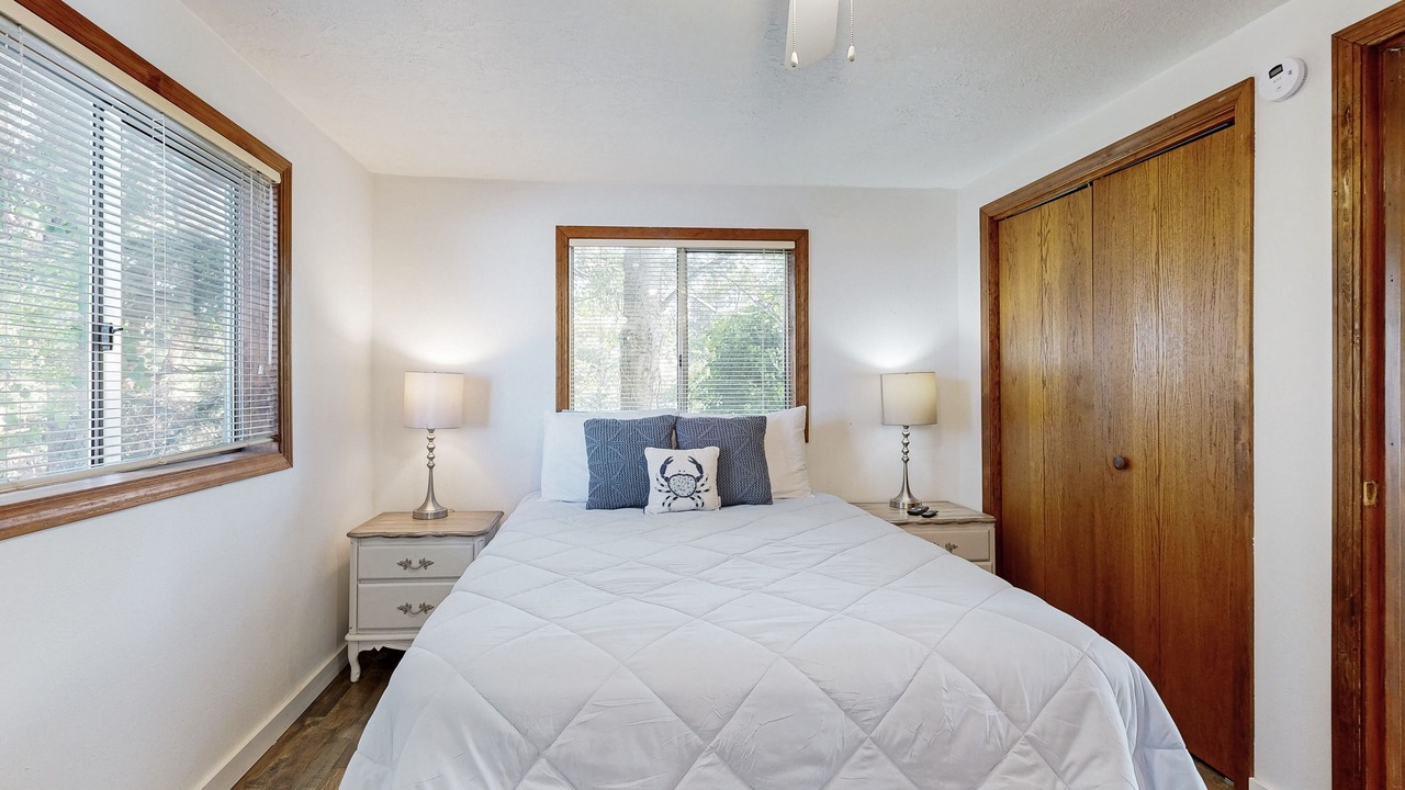 Photo of Bedroom in Netarts