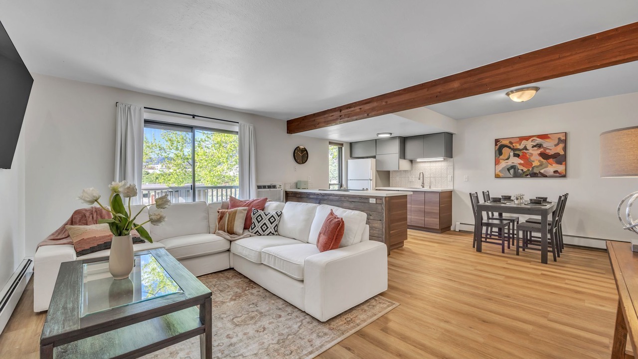 Photo of Livingroom in East Boulder