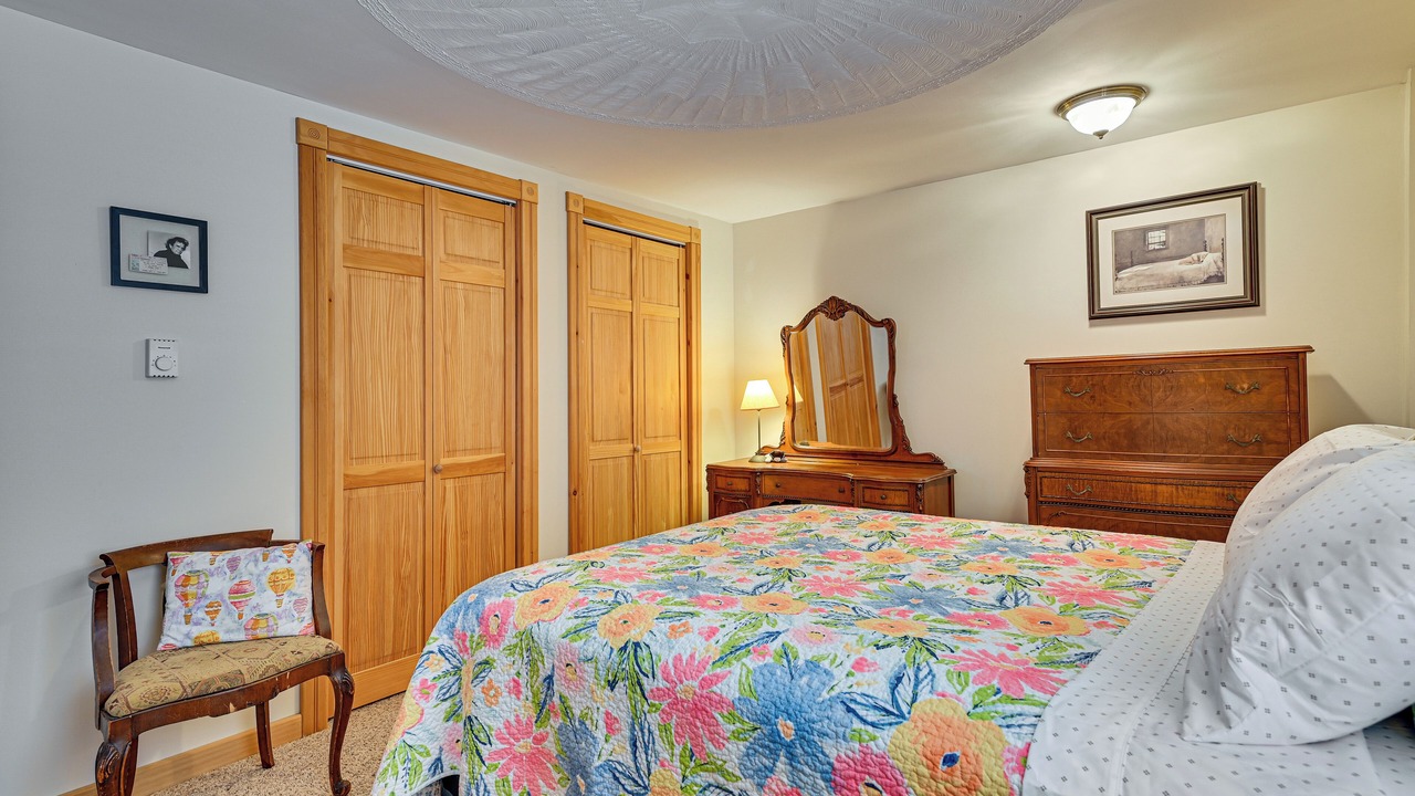 Photo of Bedroom in Boonville