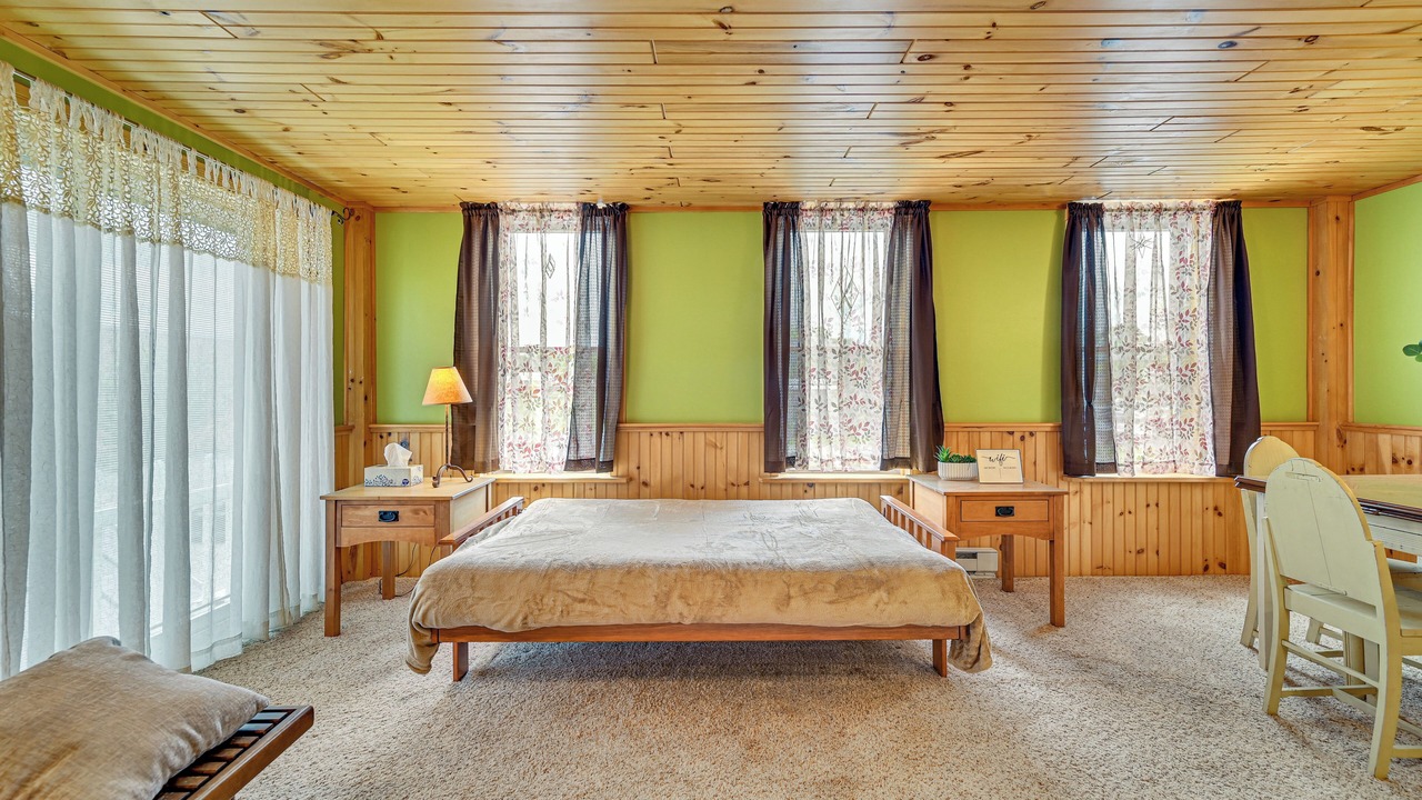 Photo of Bedroom in Boonville