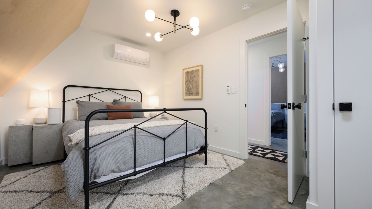 Photo of Bedroom in Tool