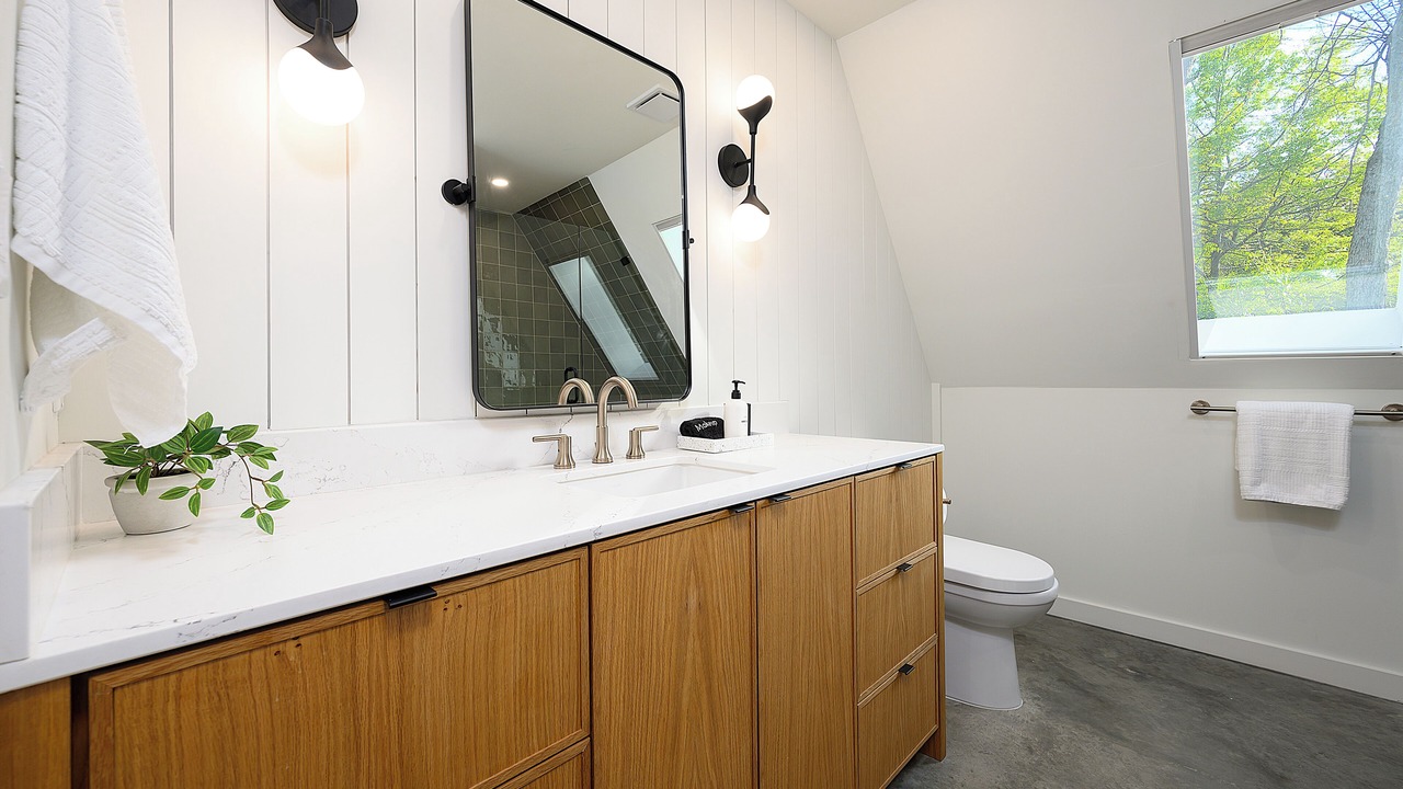 Photo of Bathroom in Tool