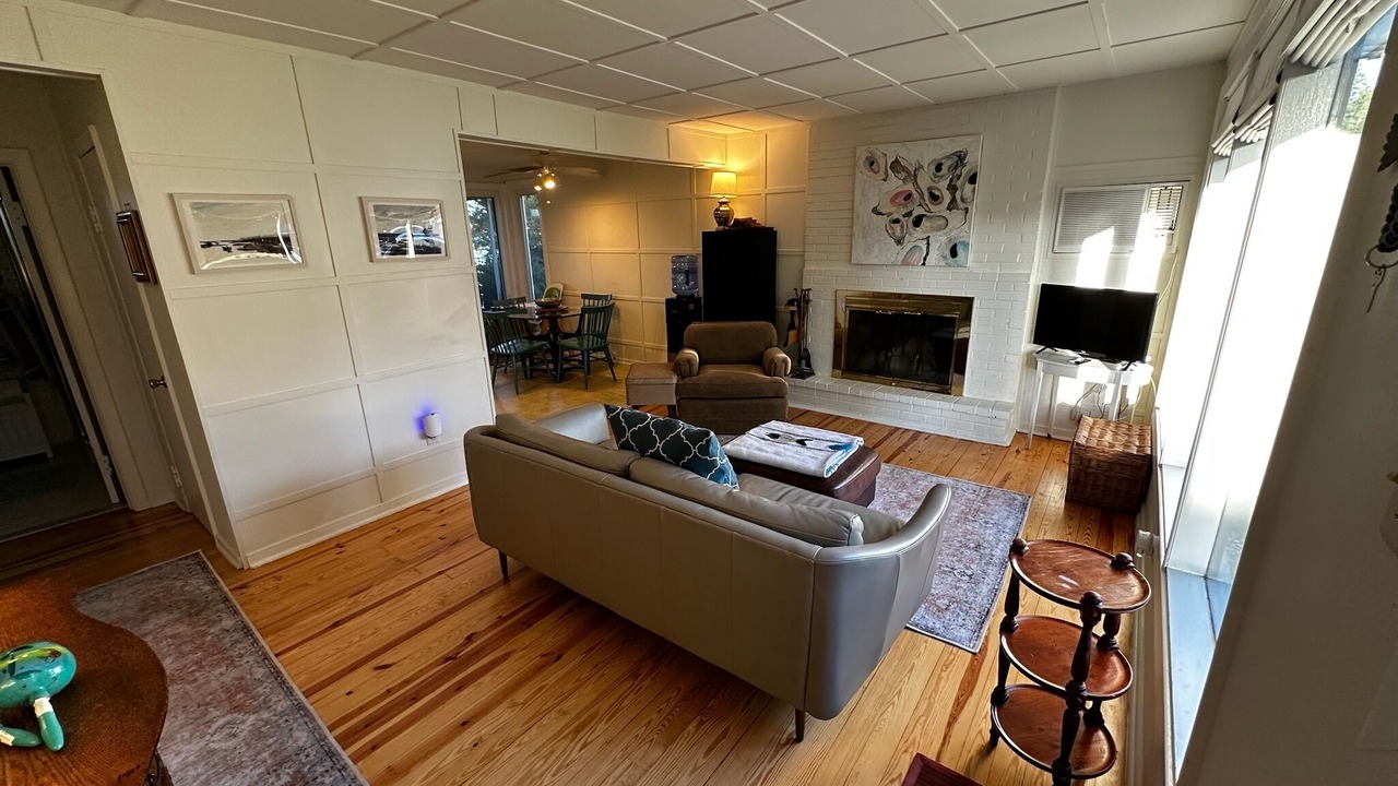 Photo of Livingroom in Dutton