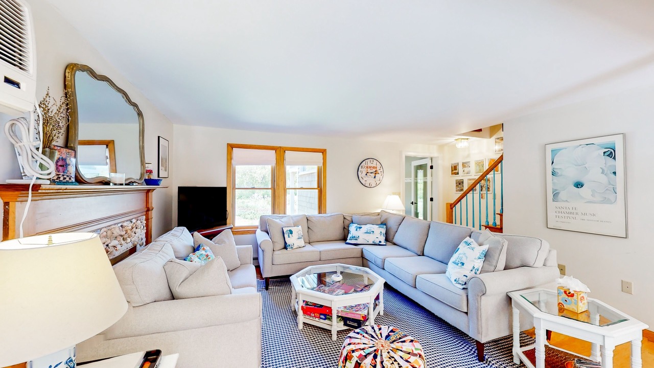 Photo of Livingroom in Eastham