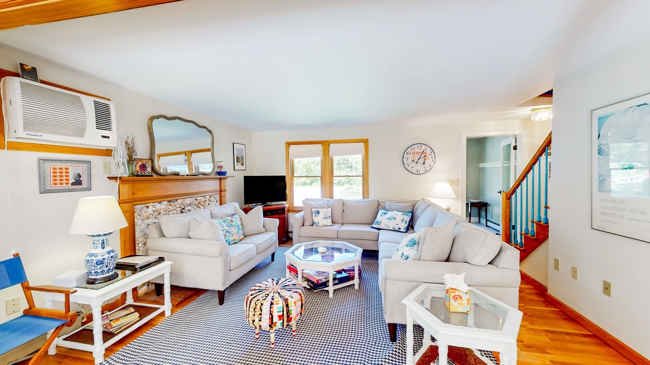 Photo of Livingroom in Eastham