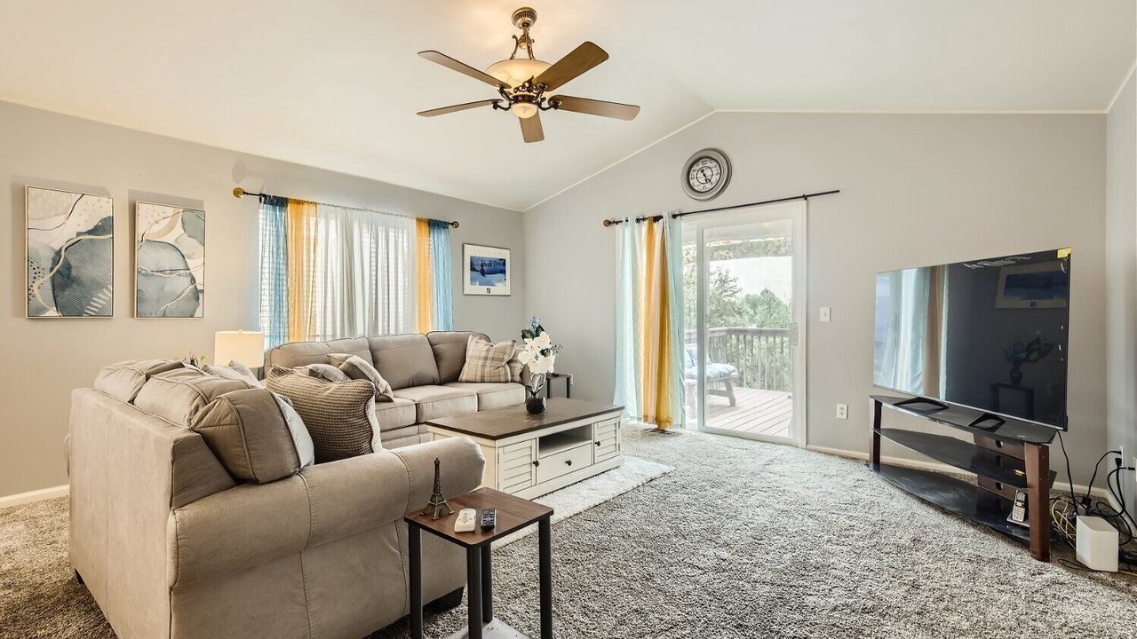 Photo of Livingroom in Firestone