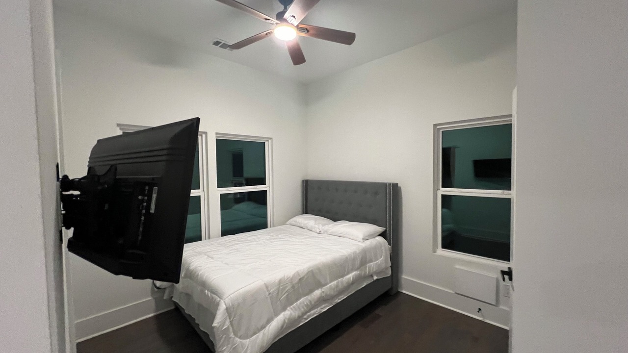 Photo of Bedroom in Jefferson Park