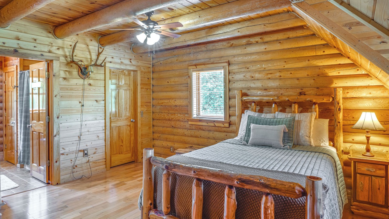Photo of Bedroom in Chestnut Mound