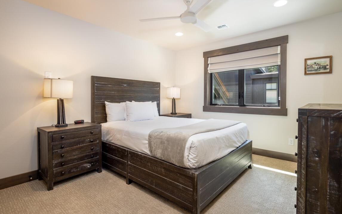 Photo of Bedroom in Roslyn