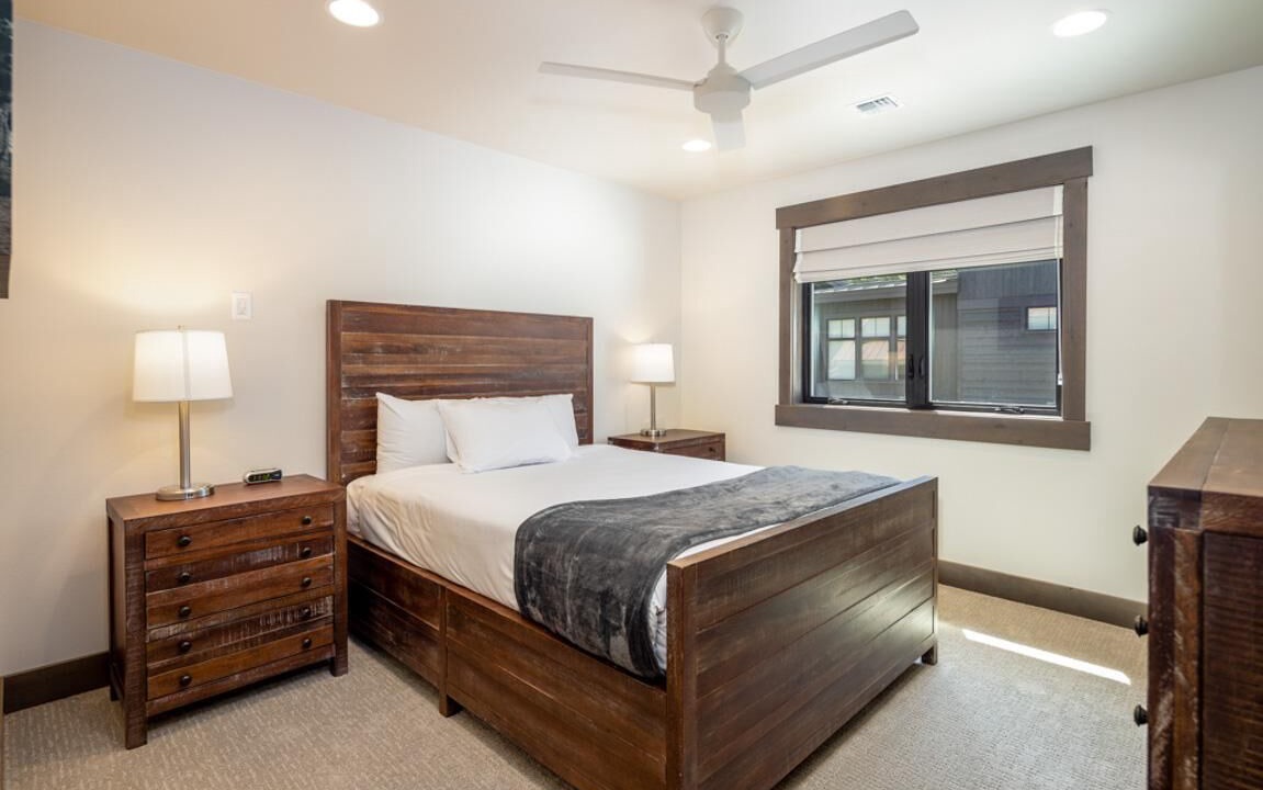 Photo of Bedroom in Roslyn