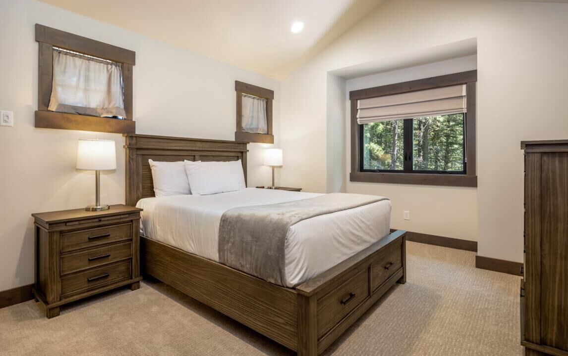 Photo of Bedroom in Roslyn